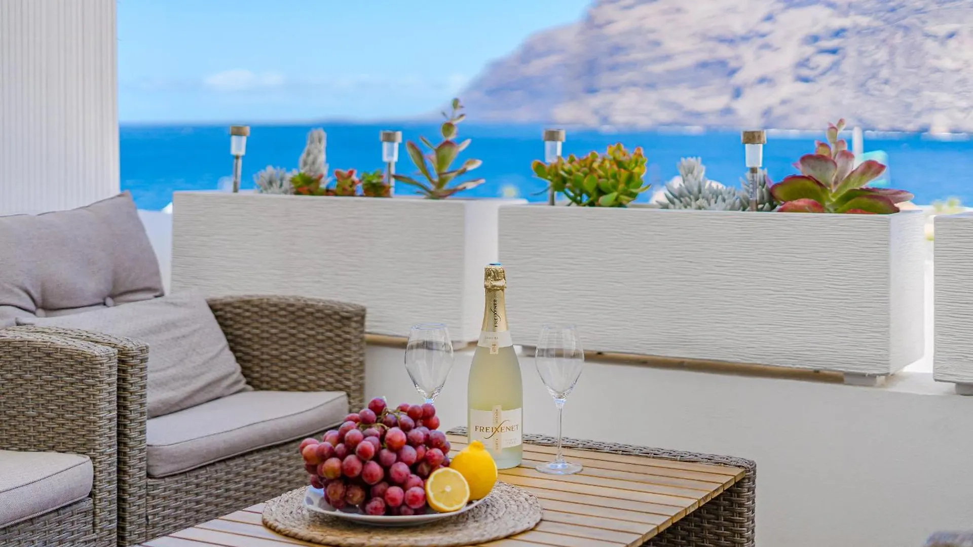 Vista Magica Beachfront Suite Acantilado de los Gigantes Apartment